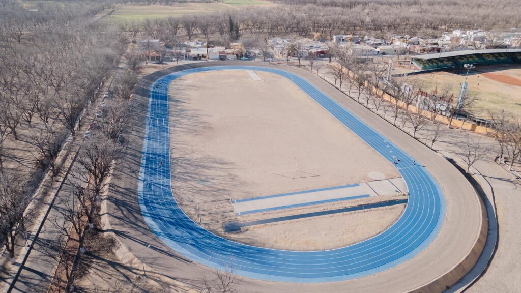 Municipio trabaja en últimos detalles en la pista de tartán de la deportiva Luis Jaramillo