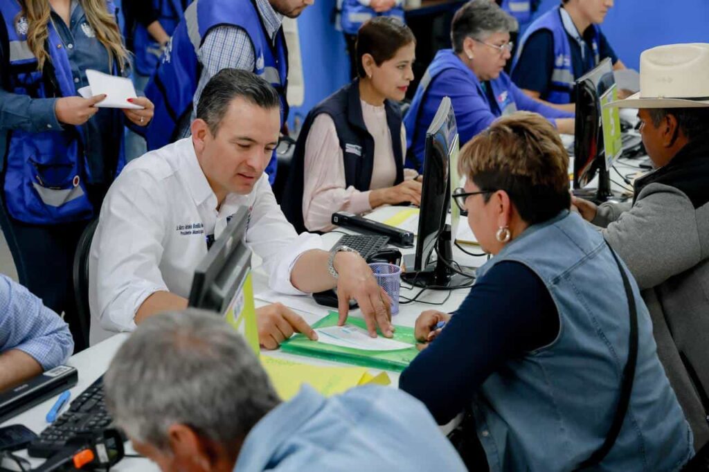 Encabeza alcalde recepción de documentos del Programa Alimentario del Adulto Mayor