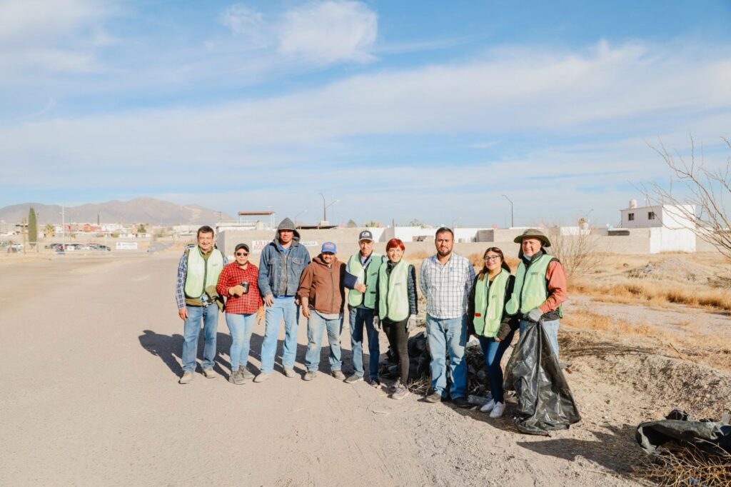 Municipio, Camargo Limpio y vecinos unen esfuerzos para limpiar acceso a Jardínes de San Marcos