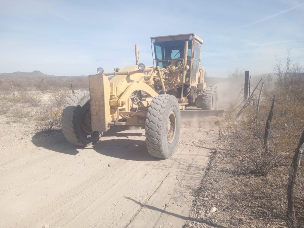 Municipio pone en marcha programa de rehabilitación de caminos y accesos a ranchos ganaderos en Camargo