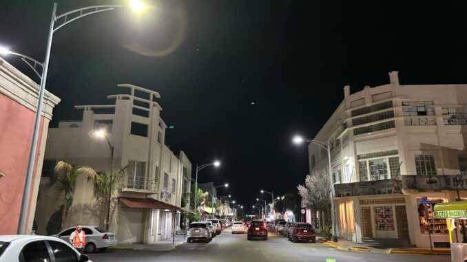 ¡Se ilumina el centro de Camargo! Arranca municipio cambio de luminarias en la calle Guerrero