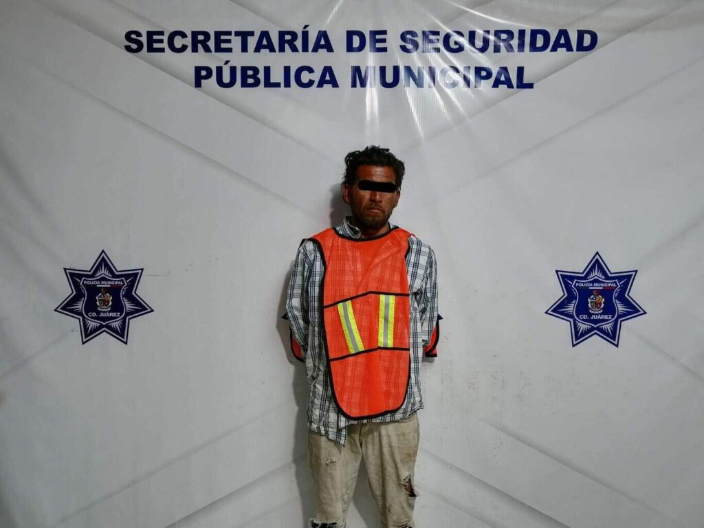 Detienen a hombre por robo y daños a una tienda de conveniencia