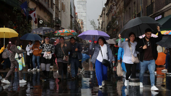 Activan Alerta Roja, Naranja y Amarilla por fuertes lluvias en la CDMX