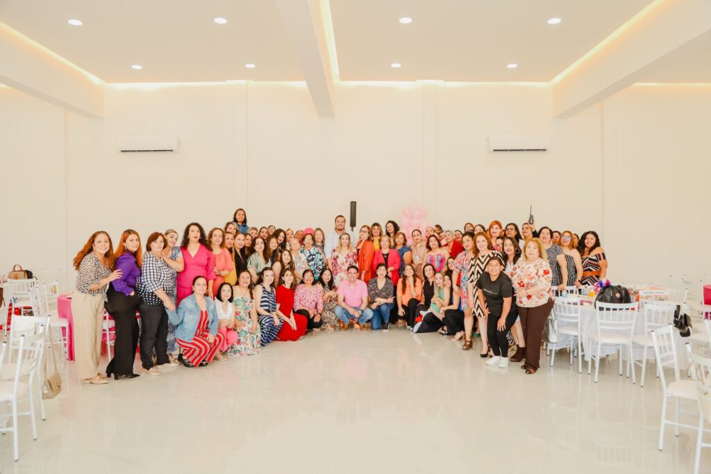 Gobierno Municipal celebra a mamás trabajadoras del Ayuntamiento con desayuno y rifa de regalos
