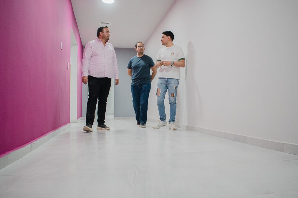 Presidente Jorge Aldana visita Albergue «El Peregrino» para definir estrategia de operación previo a su reapertura