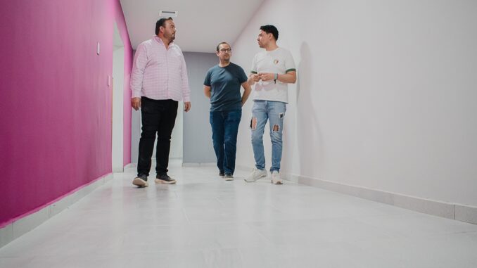 Presidente Jorge Aldana visita Albergue «El Peregrino» para definir estrategia de operación previo a su reapertura