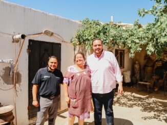 Continúa presidente Jorge Aldana entregando material para mejoramiento de vivienda