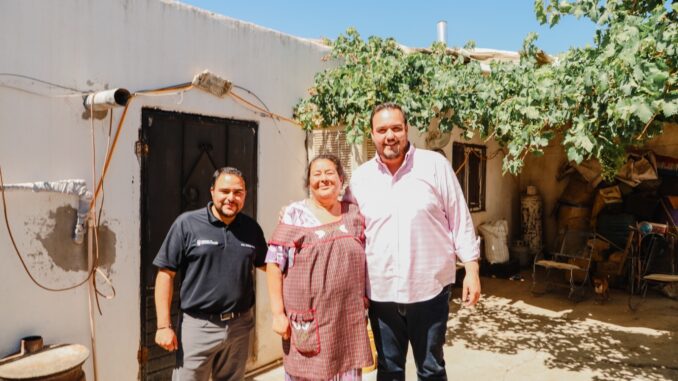 Continúa presidente Jorge Aldana entregando material para mejoramiento de vivienda
