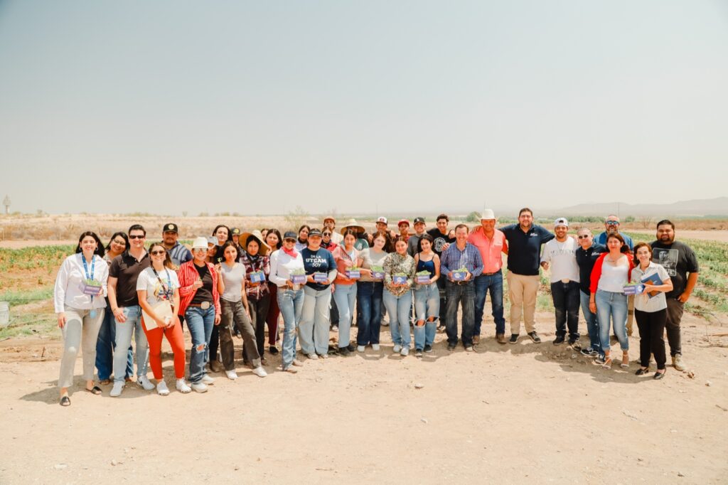 Entrega Desarrollo Rural de Camargo plántula para hortaliza a las y los camarguenses