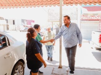 Jorge Aldana visita la explanada de la Abraham González: escucha y atiende necesidades de comerciantes