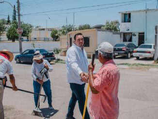Jorge Aldana reconoce a beneficiarios del Programa de Empleo Temporal, limpian deportiva en Lomas del Florido