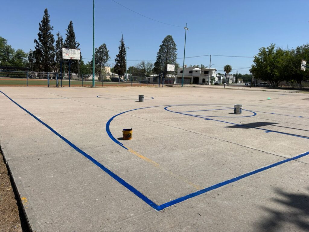 Inicia Municipio trabajos de pintura en canchas de la deportiva Luis Jaramillo