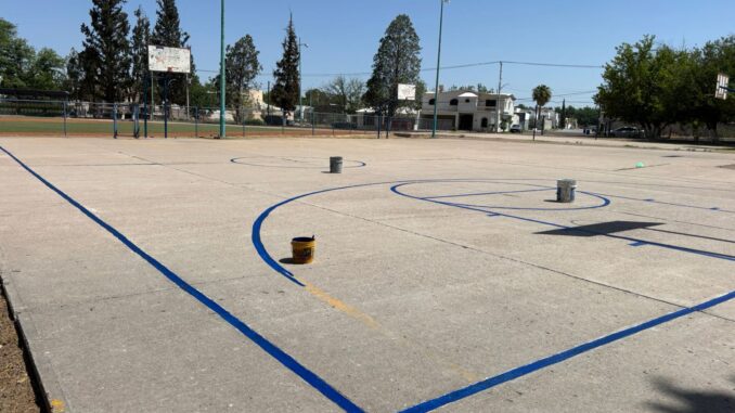 Inicia Municipio trabajos de pintura en canchas de la deportiva Luis Jaramillo