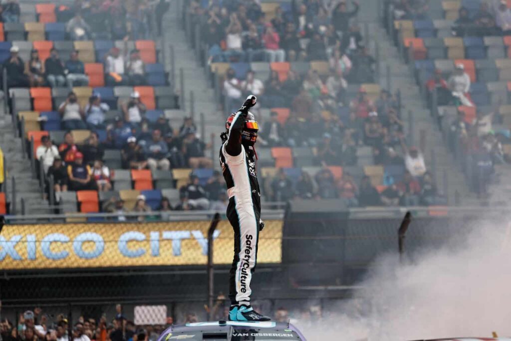 Van Gisbergen gana la Nascar Cup Series México