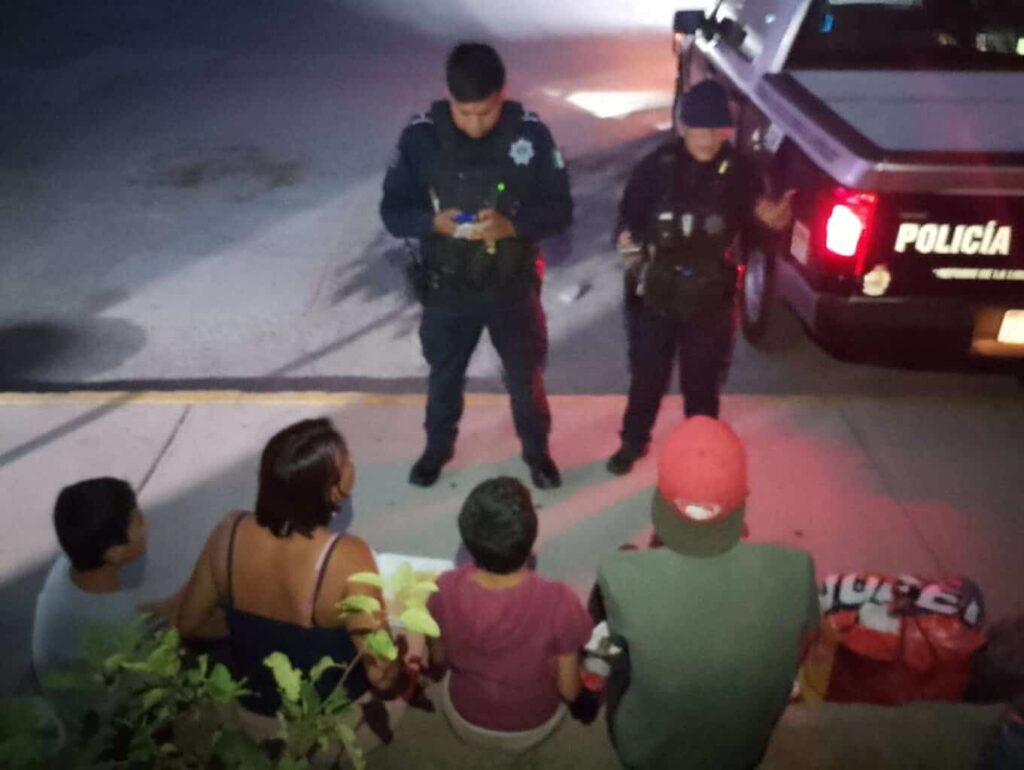 Rescatan a familia migrante en el centro de la ciudad
