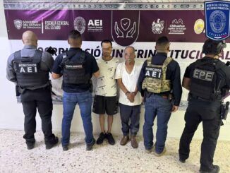 Presentan FGE y DSPM a detenidos y evidencia asegurada en cateo de Chihuahua 2000