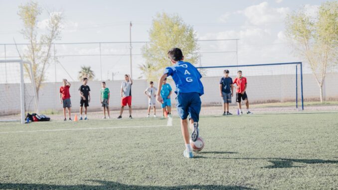 Todo un éxito clases gratuitas de fútbol del programa “Juntos por el Deporte” implementado por el municipio