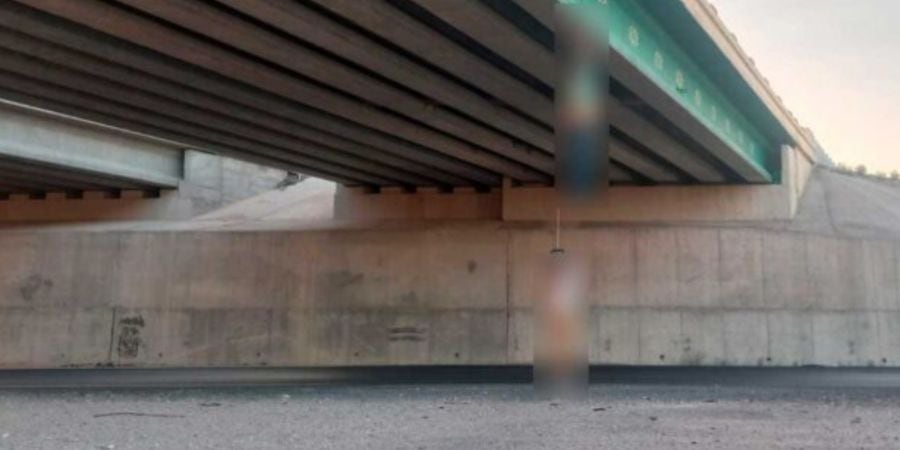 Localizan dos cuerpos colgados en puente a la altura de Samalayuca