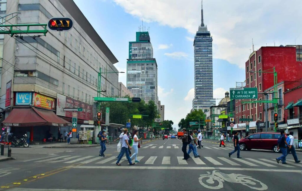 BBVA prevé contracción económica en México en 2025 del 0.4% y repunte de 1.2% en 2026
