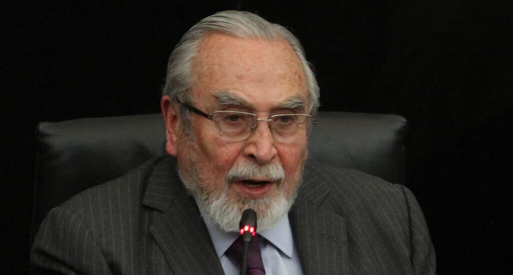 Abuchean a Bernardo Bátiz en ceremonia de la Judicatura Federal