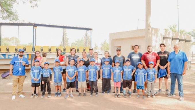 «Seguimos sumando en el deporte; entregamos uniformes a la selección de béisbol categoría 7-8 años”: Jorge Aldana